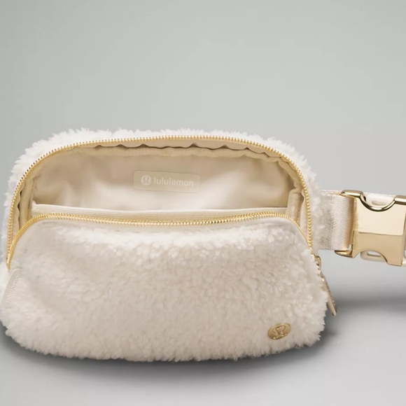lululemon athletica Everywhere Belt Bag 1LFleece - Picture 4 of 6